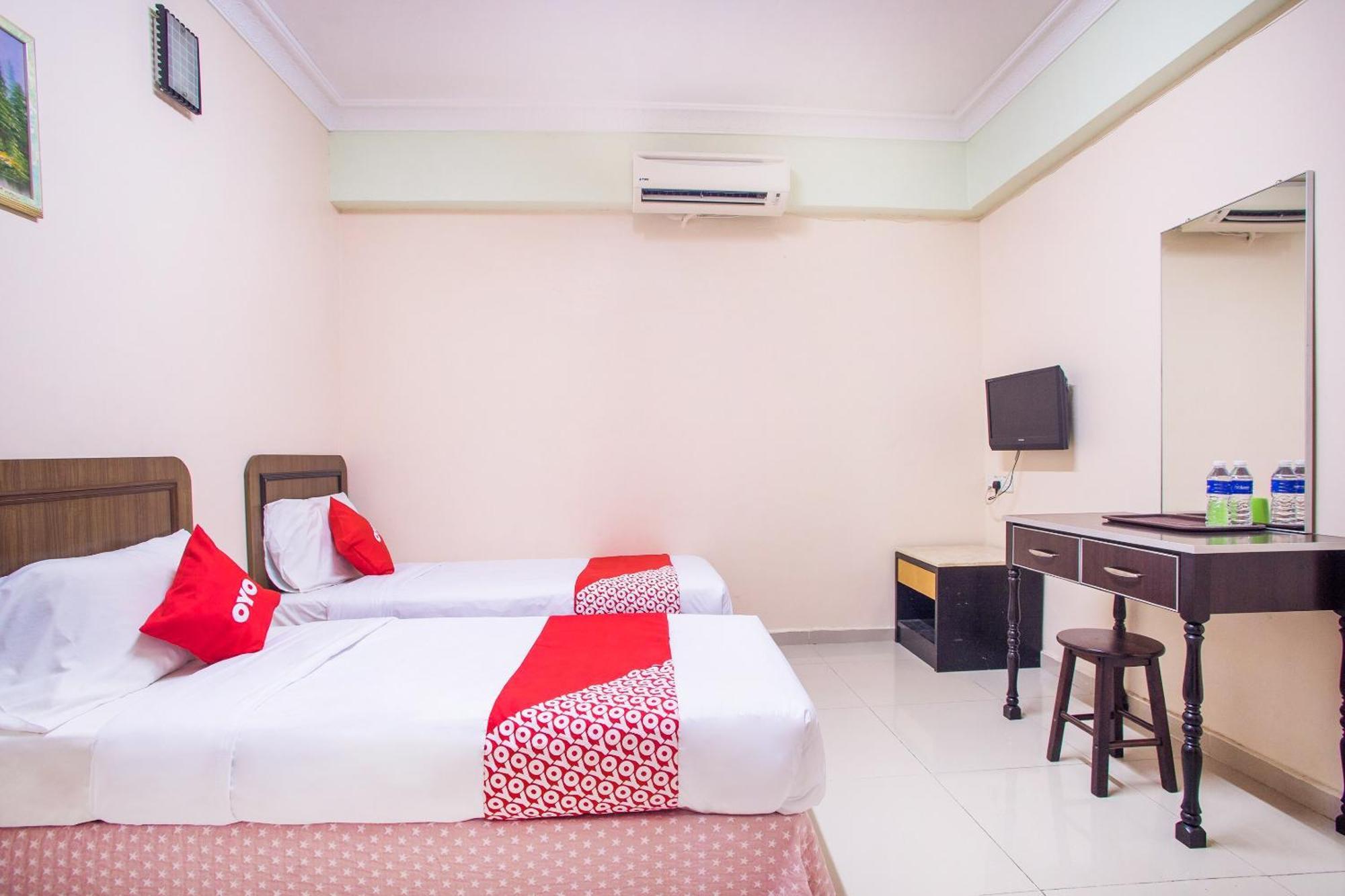 Super Oyo 89363 Casavilla Hotel バトゥ洞窟 エクステリア 写真