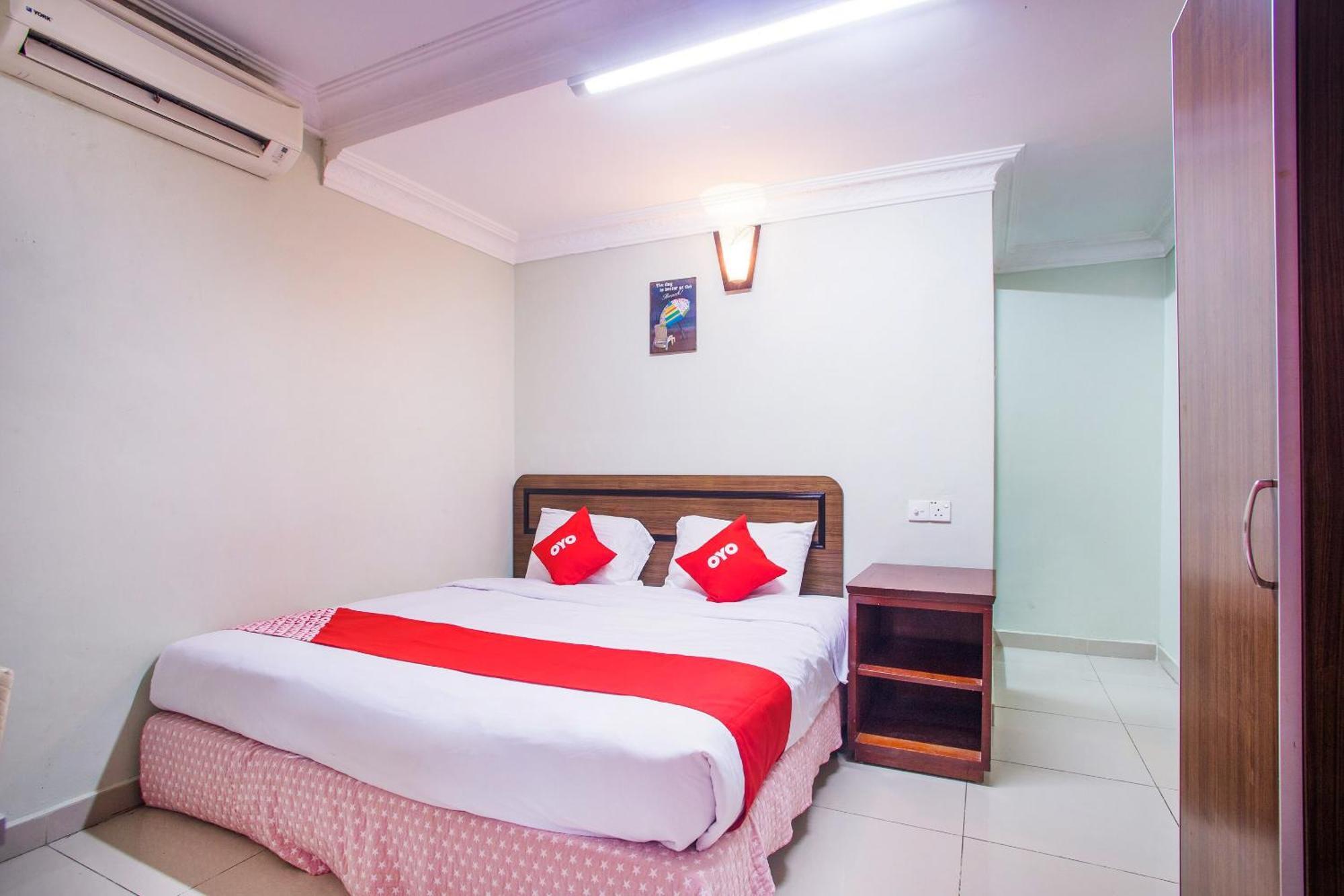 Super Oyo 89363 Casavilla Hotel バトゥ洞窟 エクステリア 写真