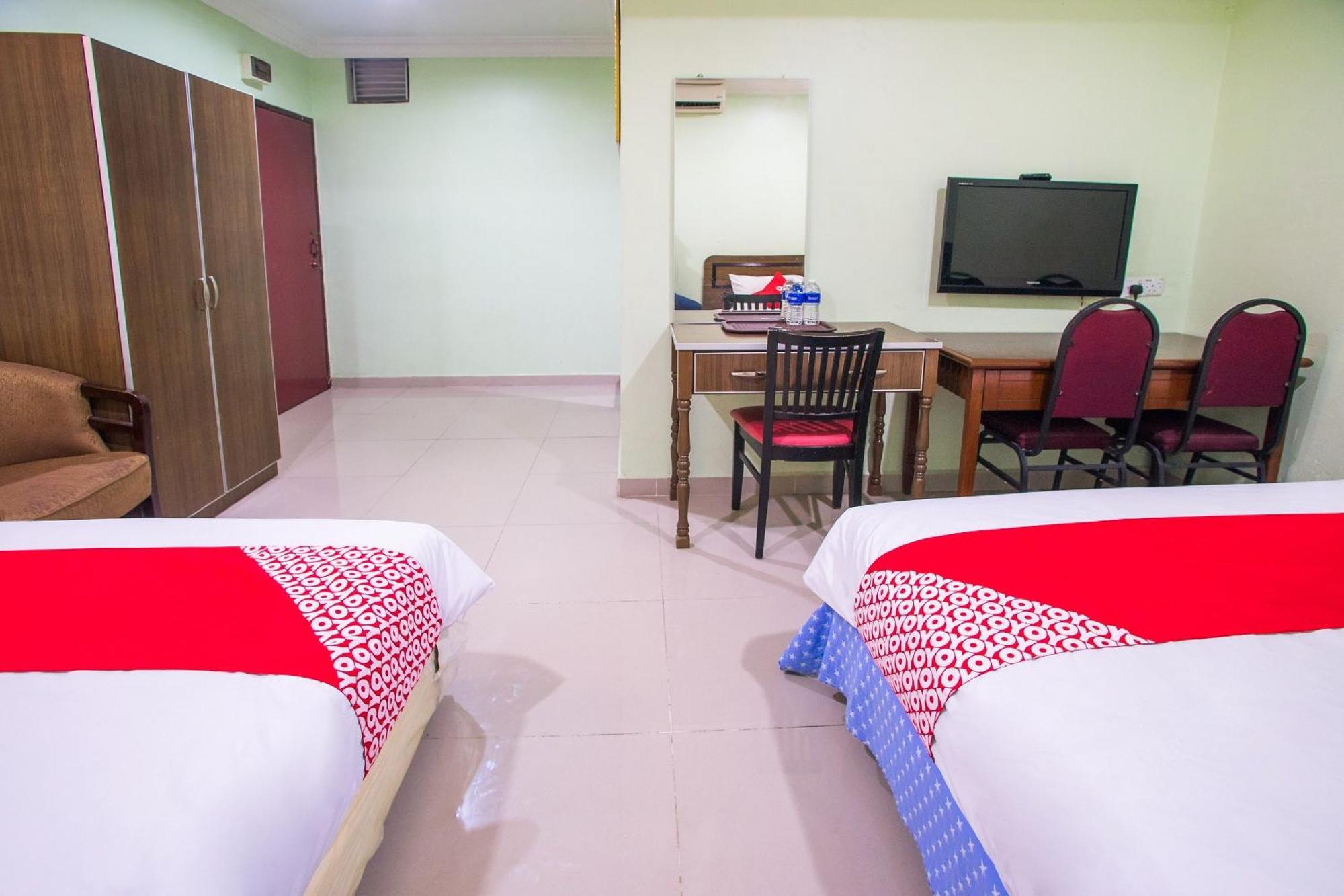 Super Oyo 89363 Casavilla Hotel バトゥ洞窟 エクステリア 写真