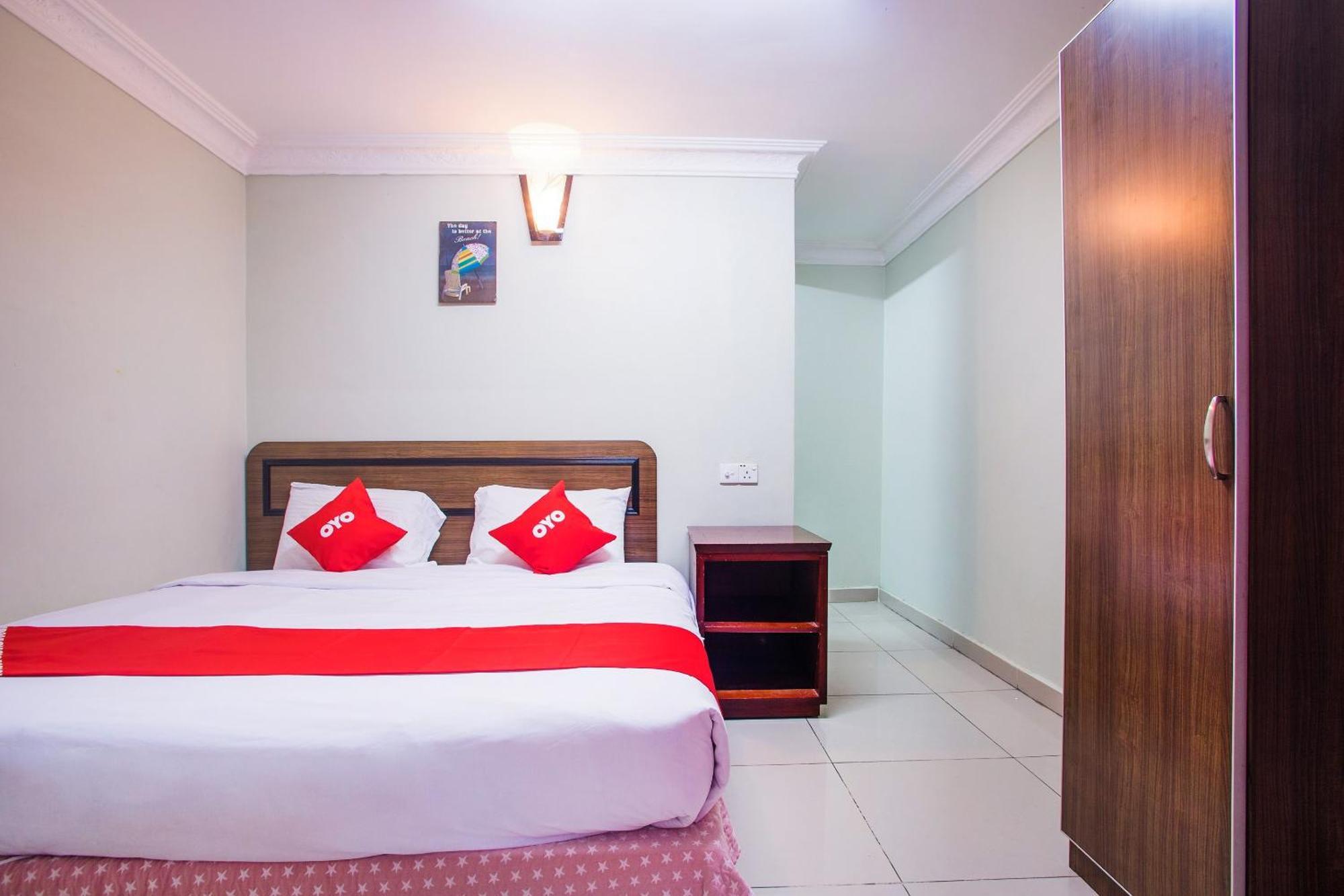 Super Oyo 89363 Casavilla Hotel バトゥ洞窟 エクステリア 写真