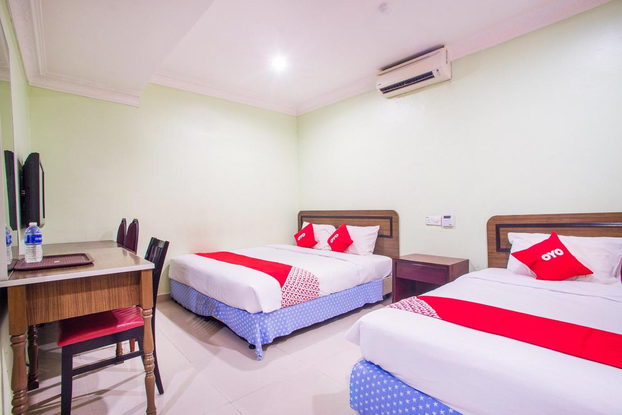 Super Oyo 89363 Casavilla Hotel バトゥ洞窟 エクステリア 写真