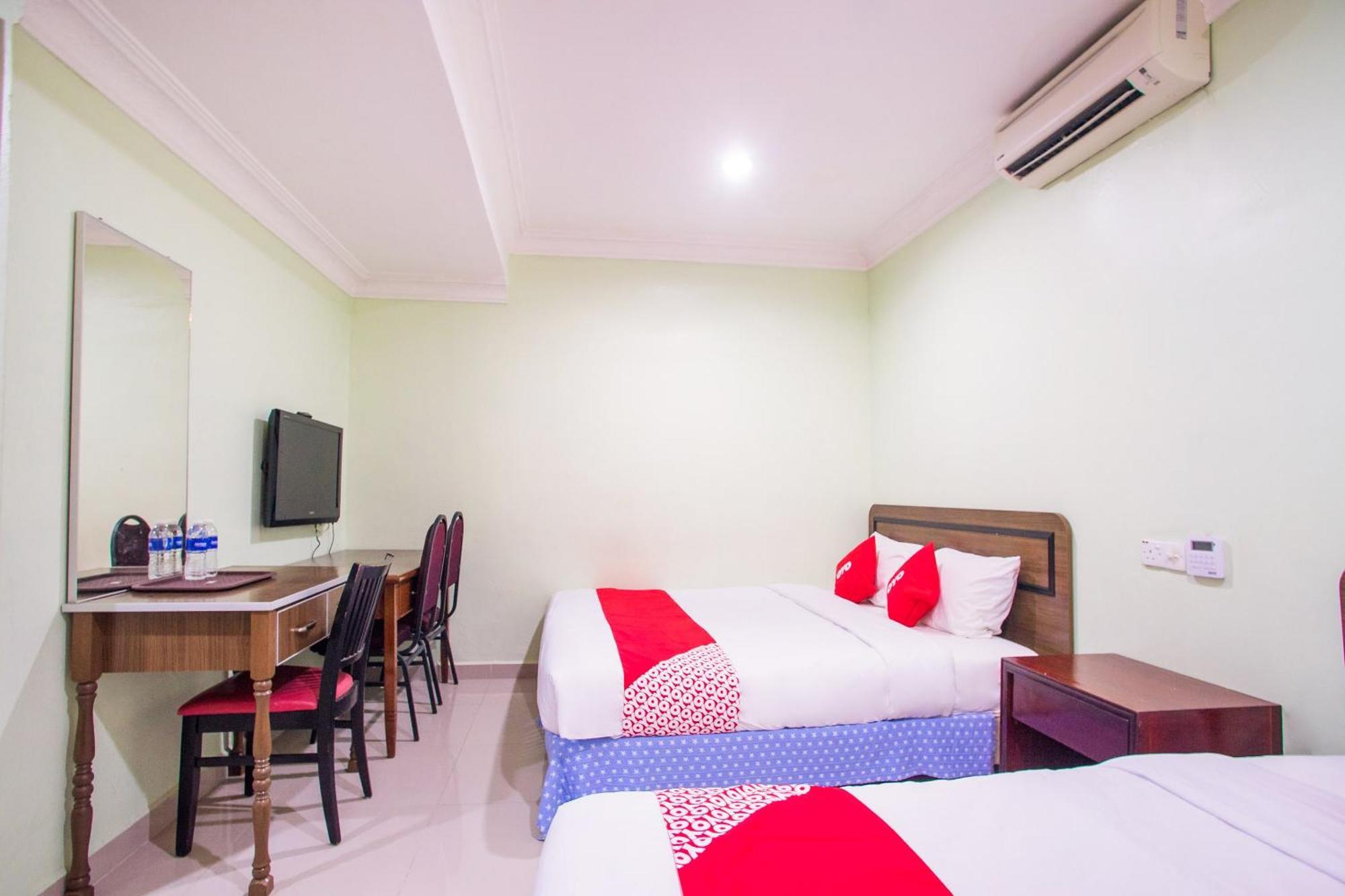 Super Oyo 89363 Casavilla Hotel バトゥ洞窟 エクステリア 写真